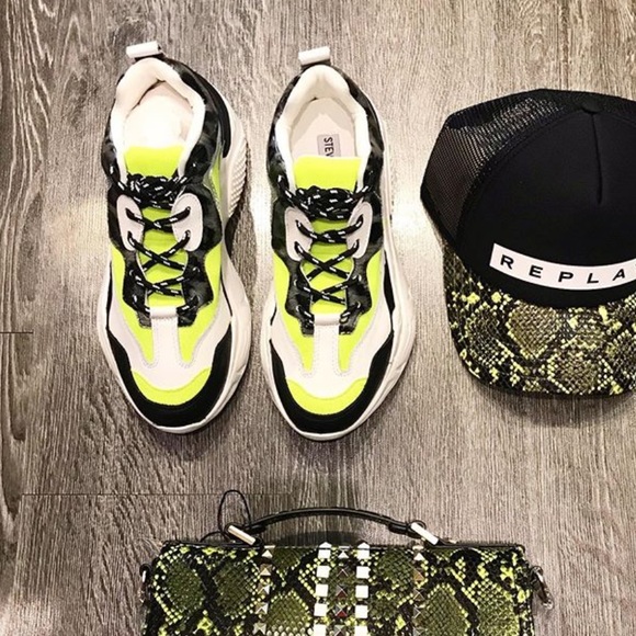 STEVE MADDEN Lace Up Chunky Sneakers - Picture 7 of 7